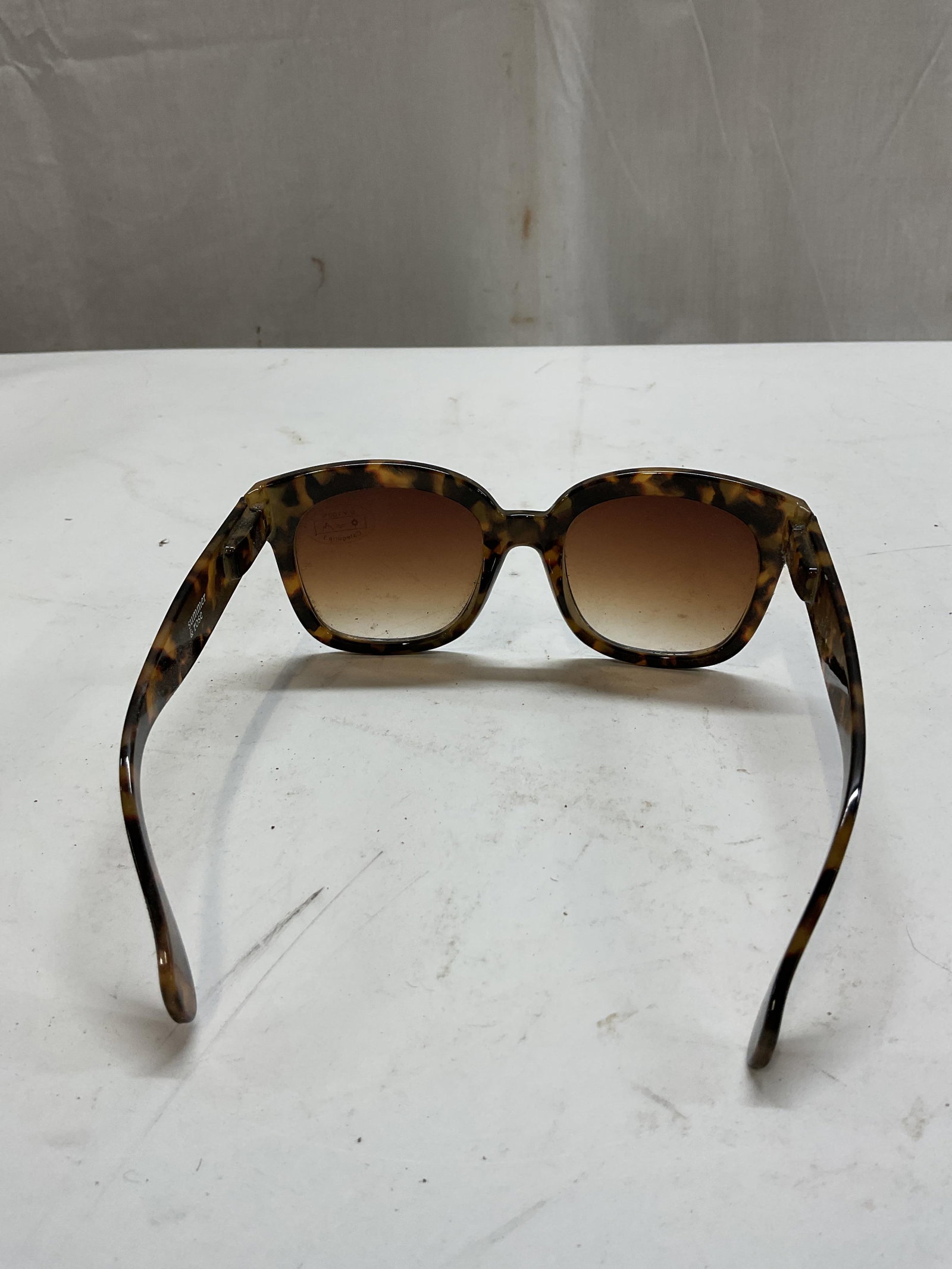 Lot 7 Assorted Sunglasses - 12