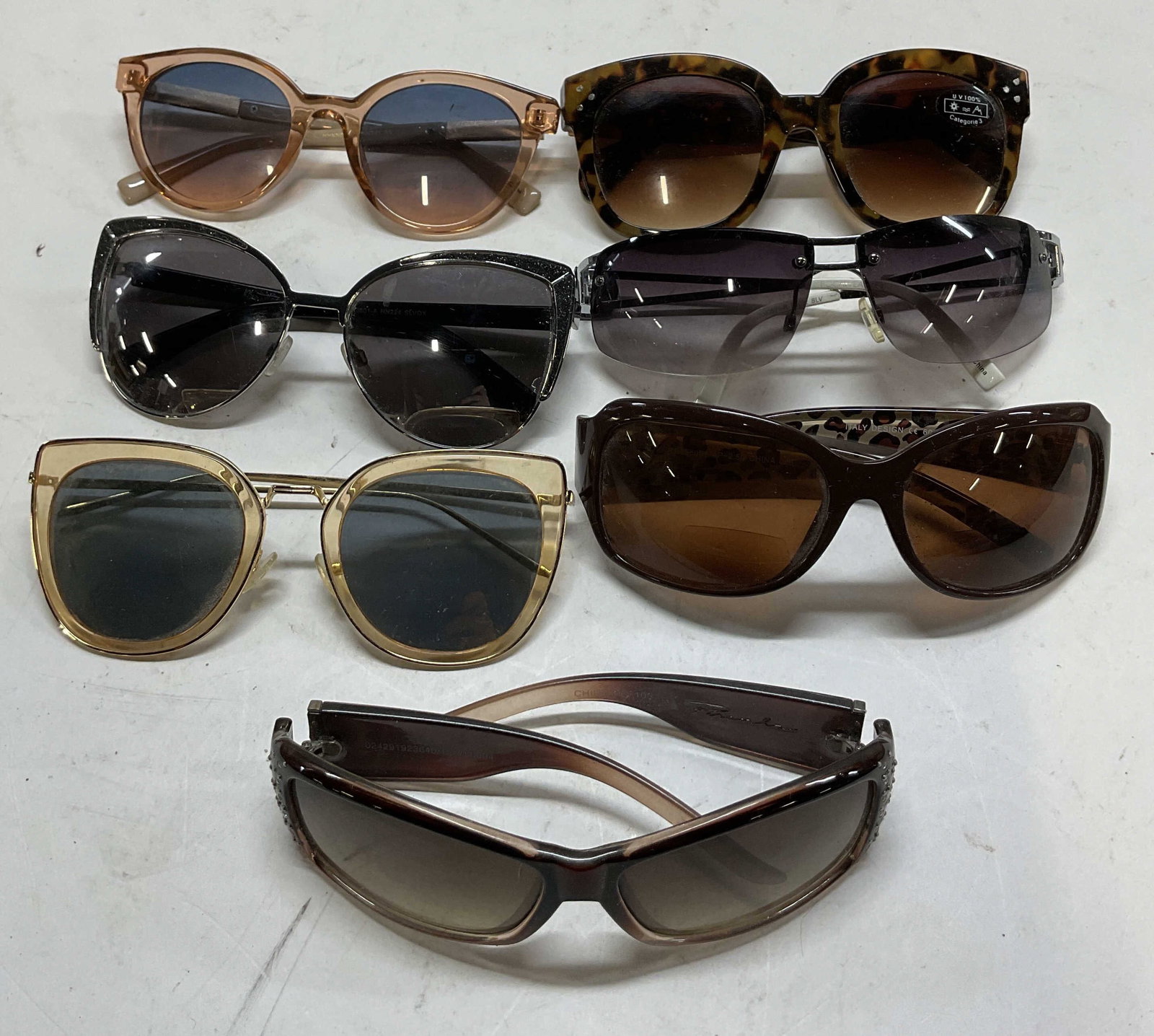 Lot 7 Assorted Sunglasses (1 of 13)