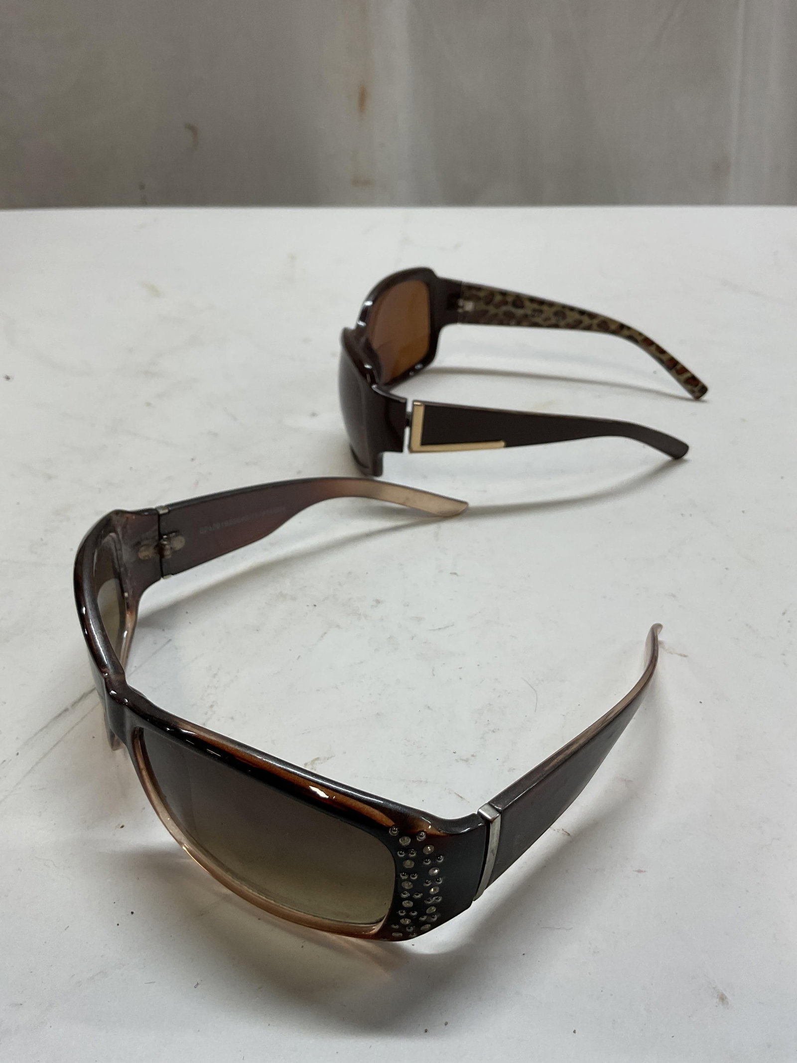 Lot 7 Assorted Sunglasses - 2