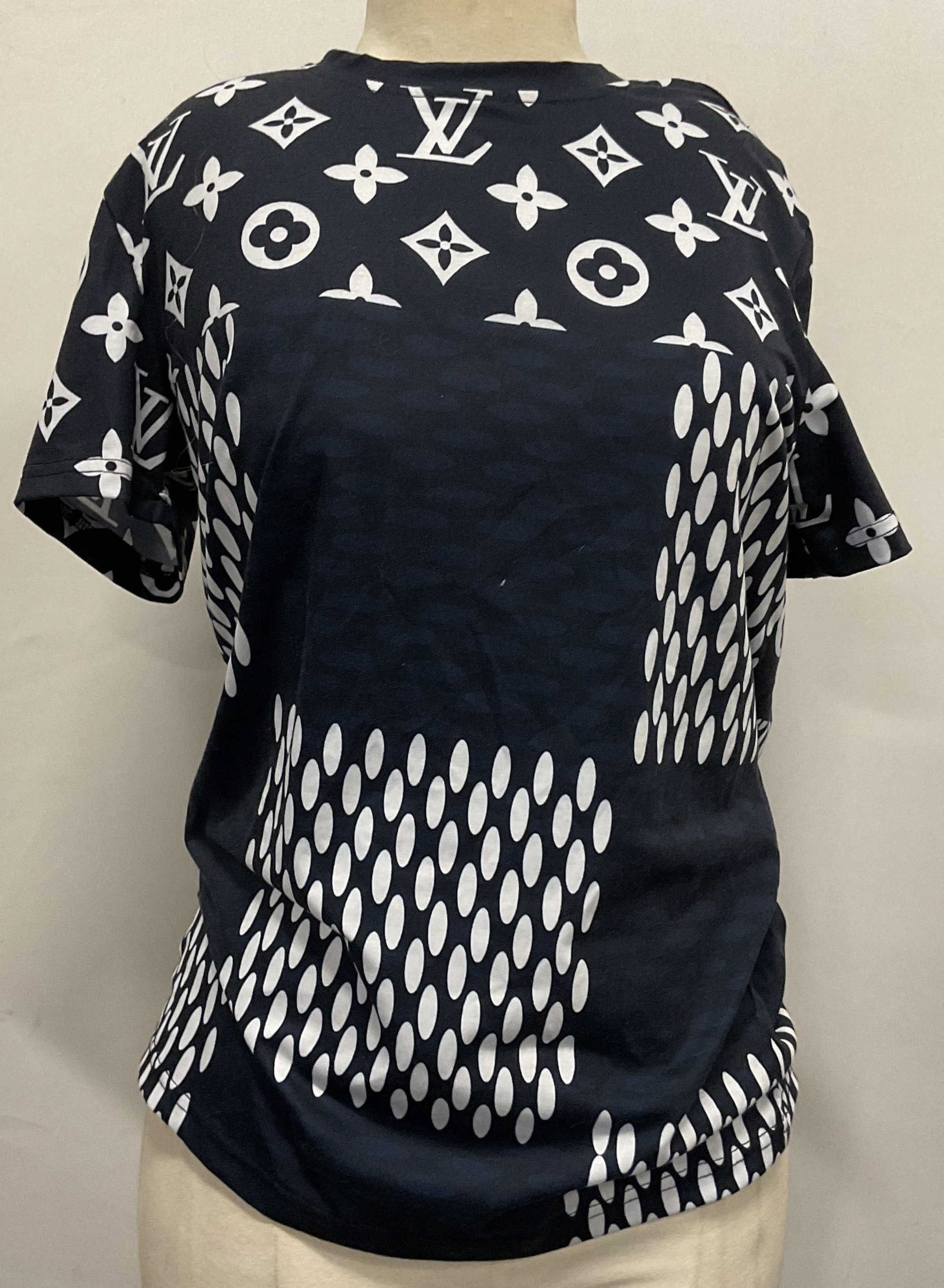 Fashion Iconology T Shirt: 100% cotton t shirt. Classic LV and flower logo printed In black and white with some blue as well. Look inspired by top designer brands. Size M. Fashion, fashion iconology t shirt , logo print H 11