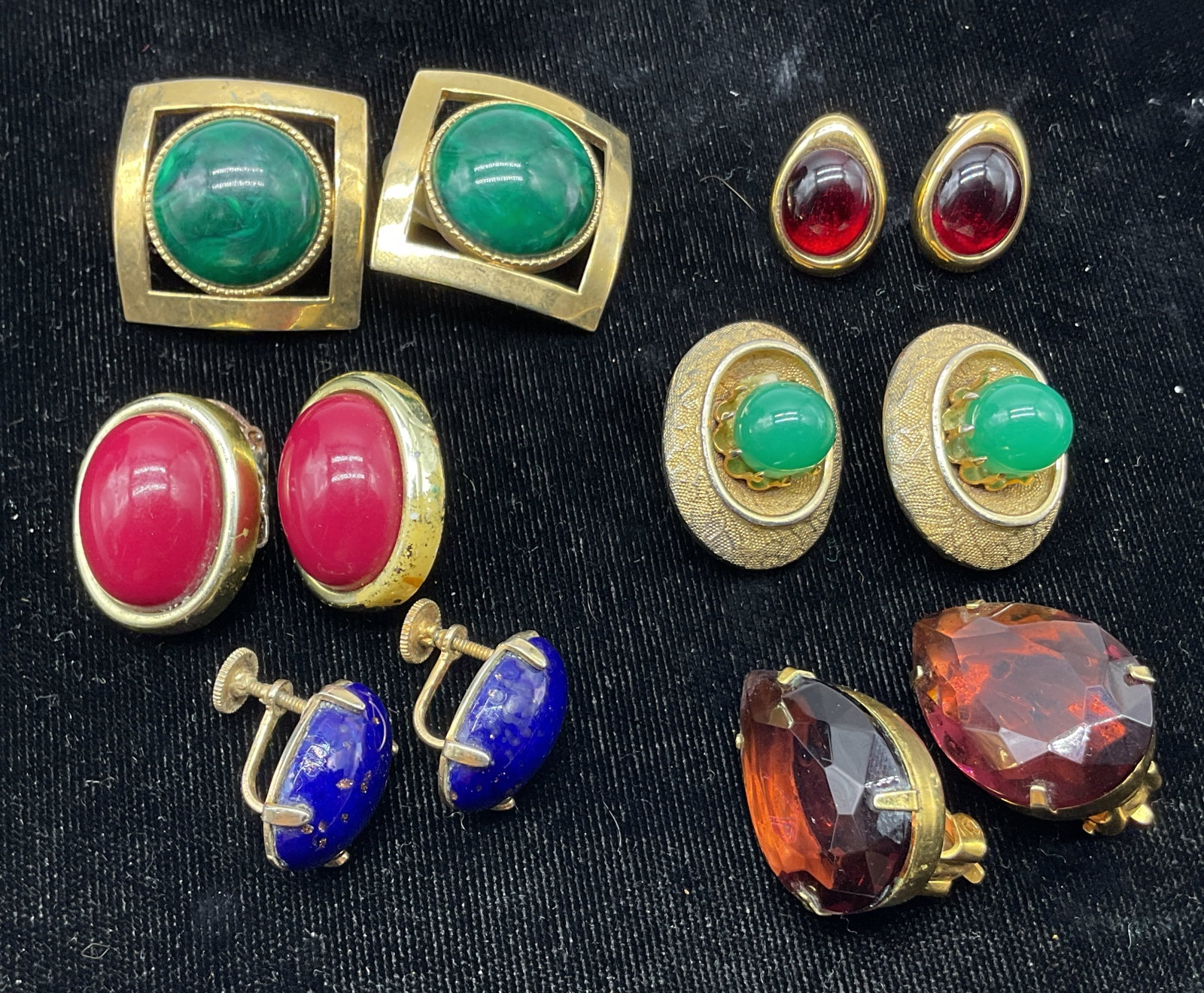 Lot 6 Vtg Assorted Gold Toned Earrings Avon+: Lot of 6 vintage assorted gold toned earrings. Red glass bead earrings, marked Avon, oval shaped. Pink glass bead earrings, oval shaped. Green glass bead earrings, square shape. Green glass bead earri