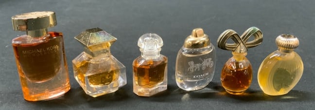 Vtg Lt6 Mini Fragrance Bottles (1 of 9)