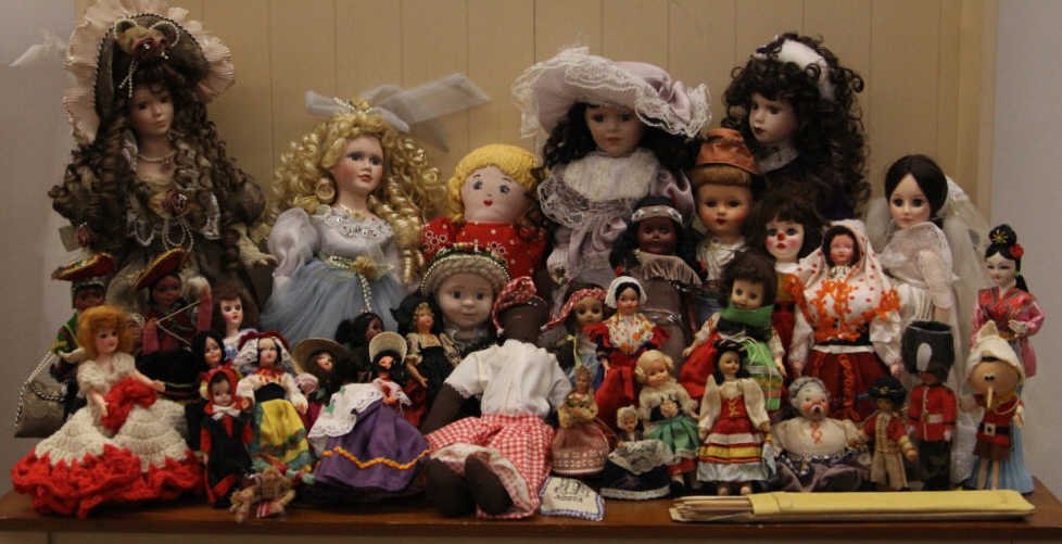 Large Collection Vintage & Contemporary Dolls: Handmade & manufactured vintage & contemporary dolls. Companies include Effanbee & Lanciano. Others handmade. Foreign dolls mainly in regional clothing.