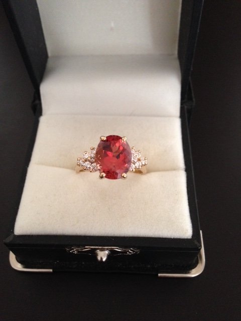 14K Gold Sunstone and vs Diamond Ring: AZ 72 14K Gold, 4.53 gram, 3.5 ct Sunstone and vs Diamond Ring