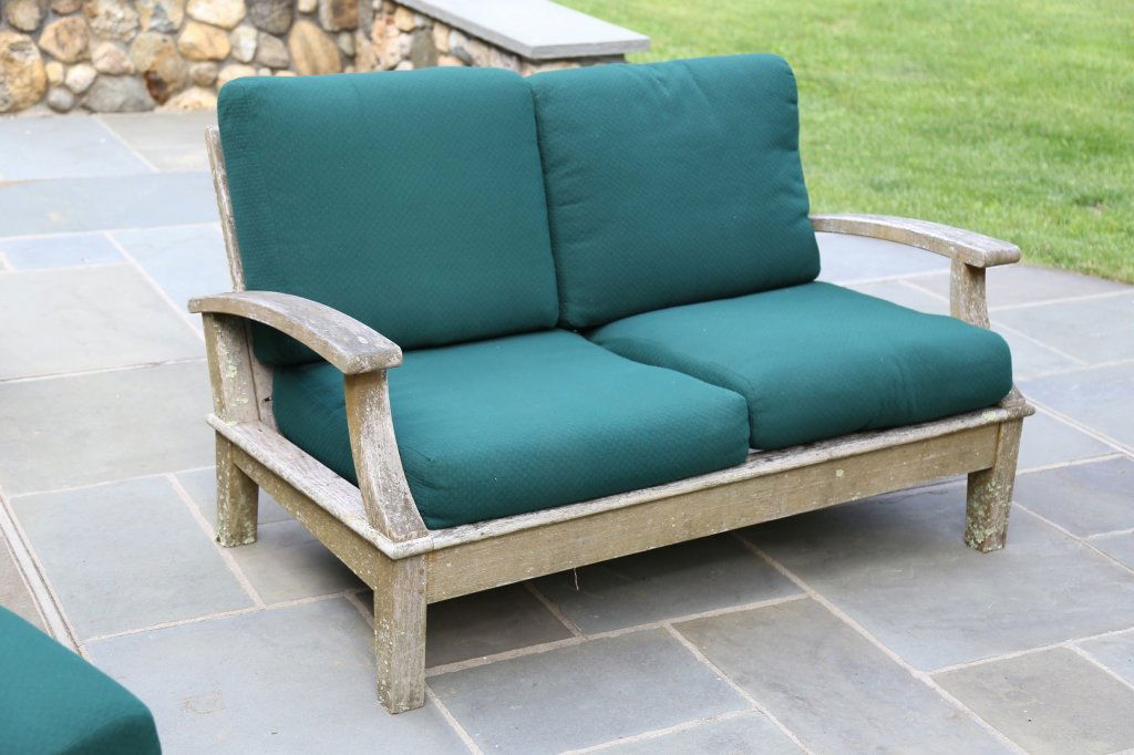 GLOSTER Outdoor Teak Love seat with cushions (1 of 4)