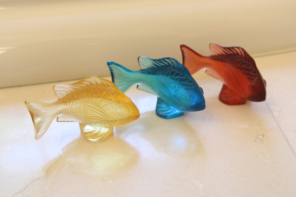 LALIQUE school of 3 fish group. (1 of 3)