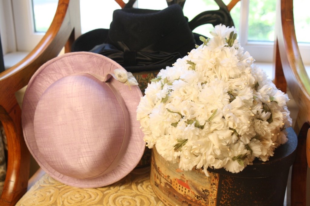 Set of Nine vintage and antique hats and hat boxes (1 of 8)