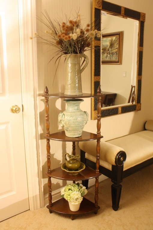 Four glazed pottery pieces lot (1 of 7)