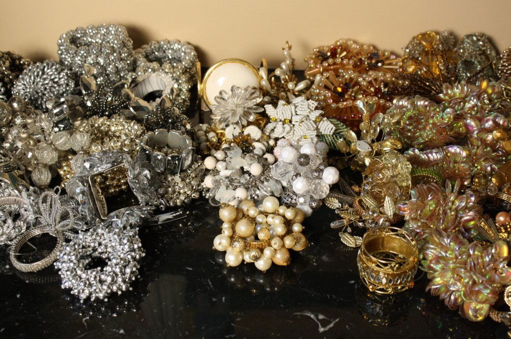 Over 60 Gold and Silver KIM SEYBERT Napkin Rings (1 of 6)