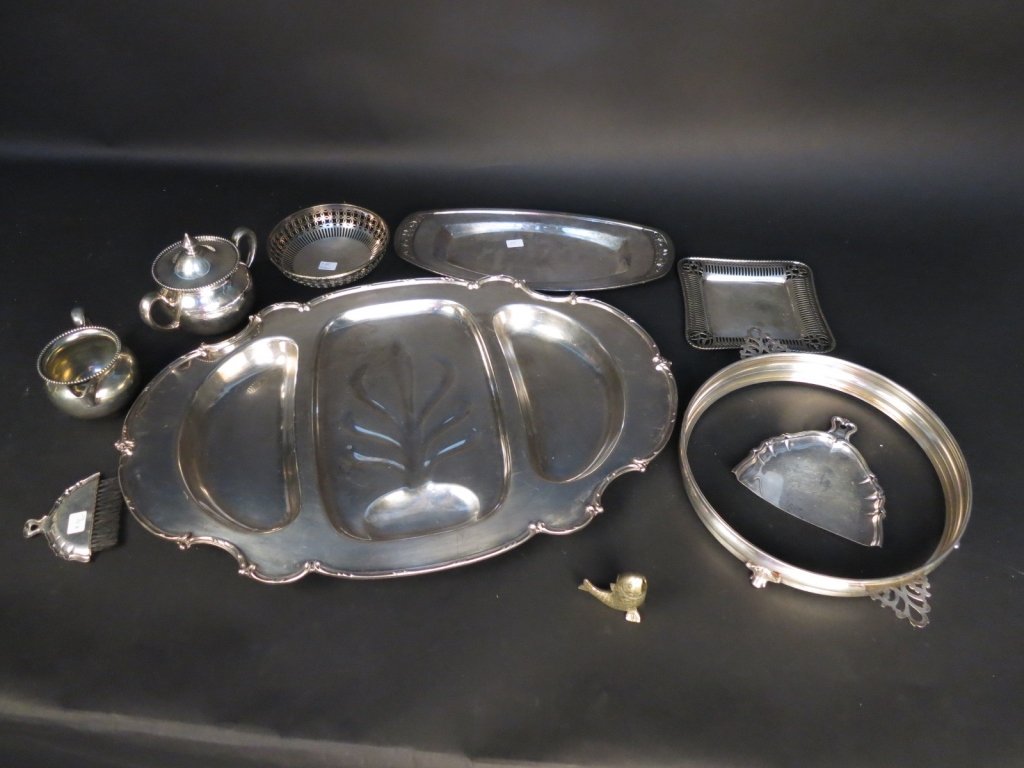 Assorted Silver plate table articles (1 of 10)