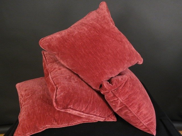 4 QUADRILLE Linen velvet throw pillows (1 of 5)