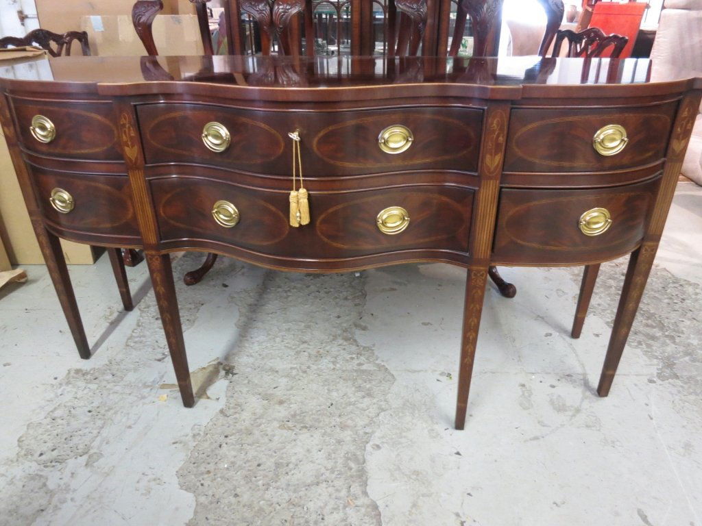 HERITAGE FURNITURE Serpentine Buffet Table (1 of 8)