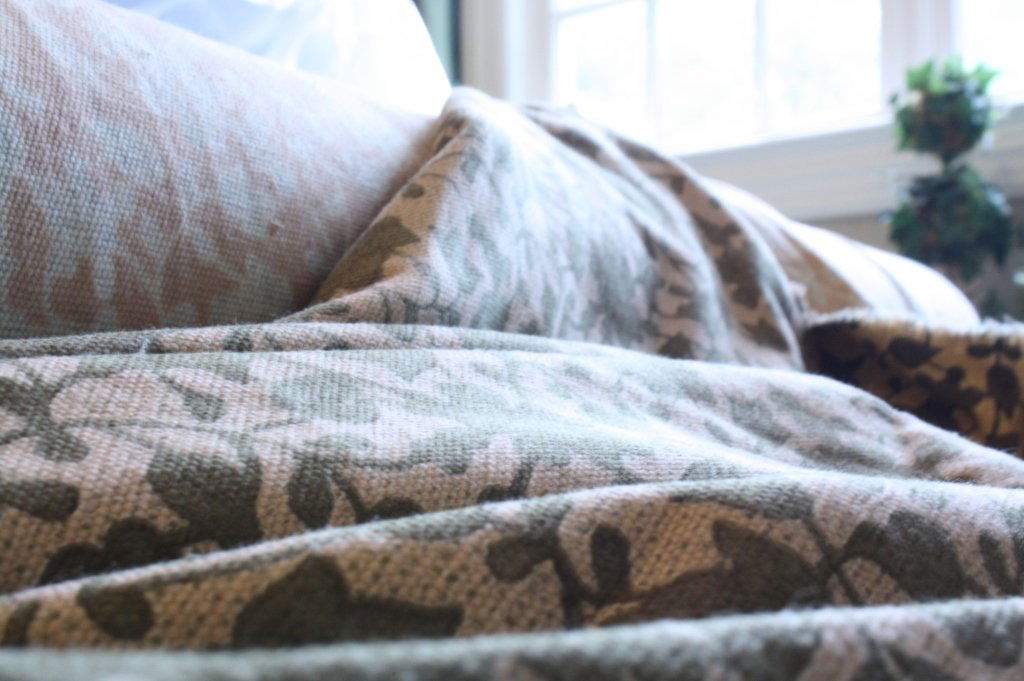 DONGHIA Fabric large bolt (1 of 6)