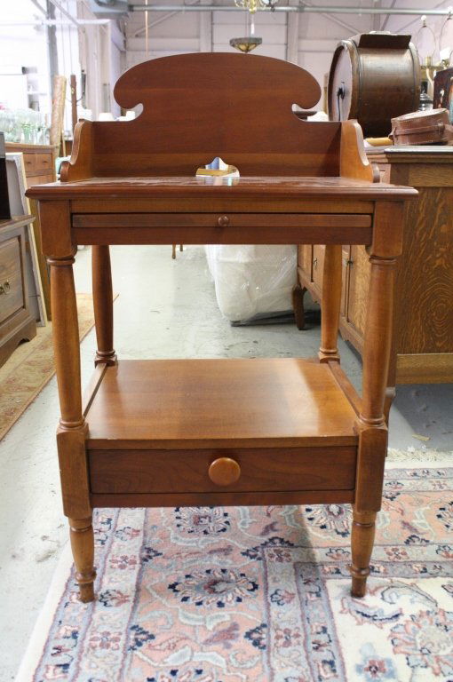 LEXINGTON Wooden Square Night stand (1 of 7)