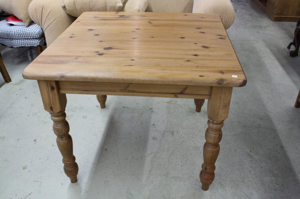 POTTERY BARN Pine Kitchen Table (1 of 4)