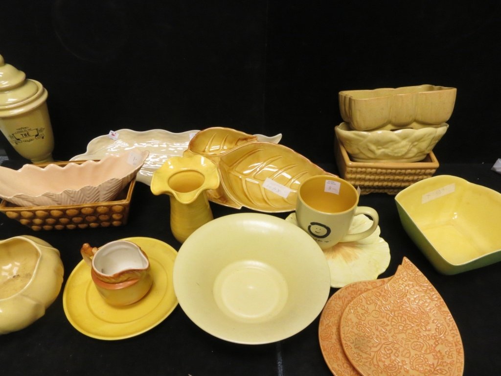 BOX LOT 9 Yellow Table Pieces (1 of 8)