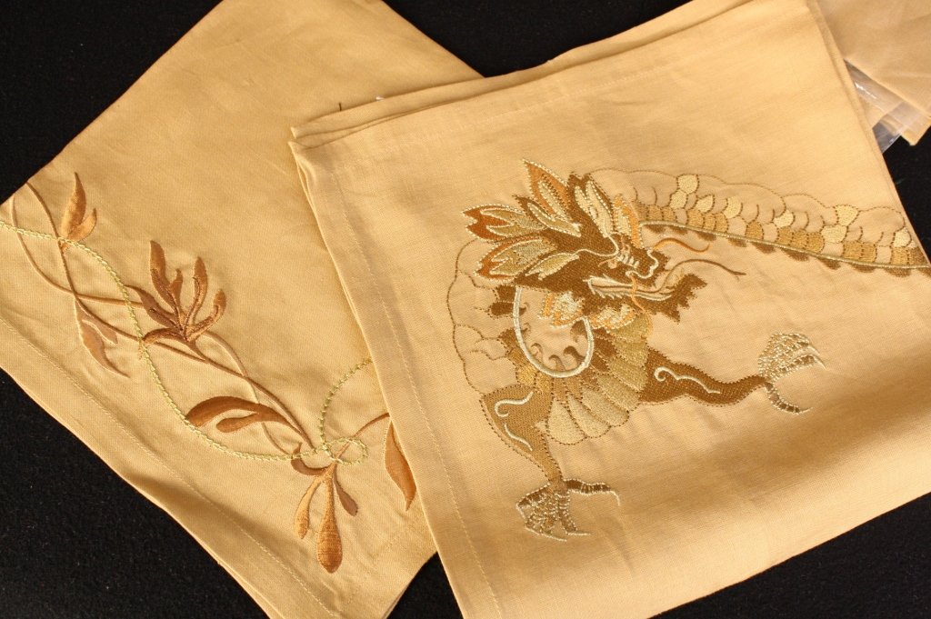 10 New KIM SEYBERT Silk Embroidered Linen Napkins (1 of 7)