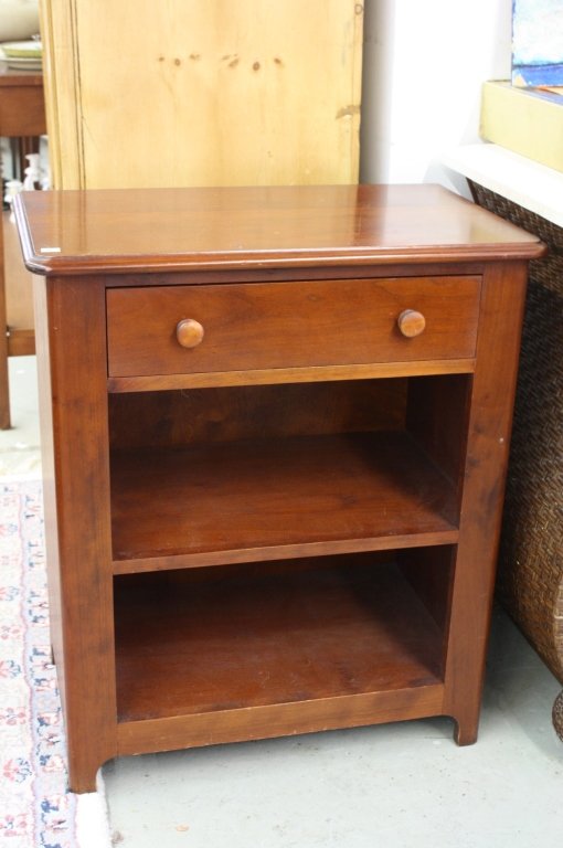 Mahogany End Table (1 of 3)