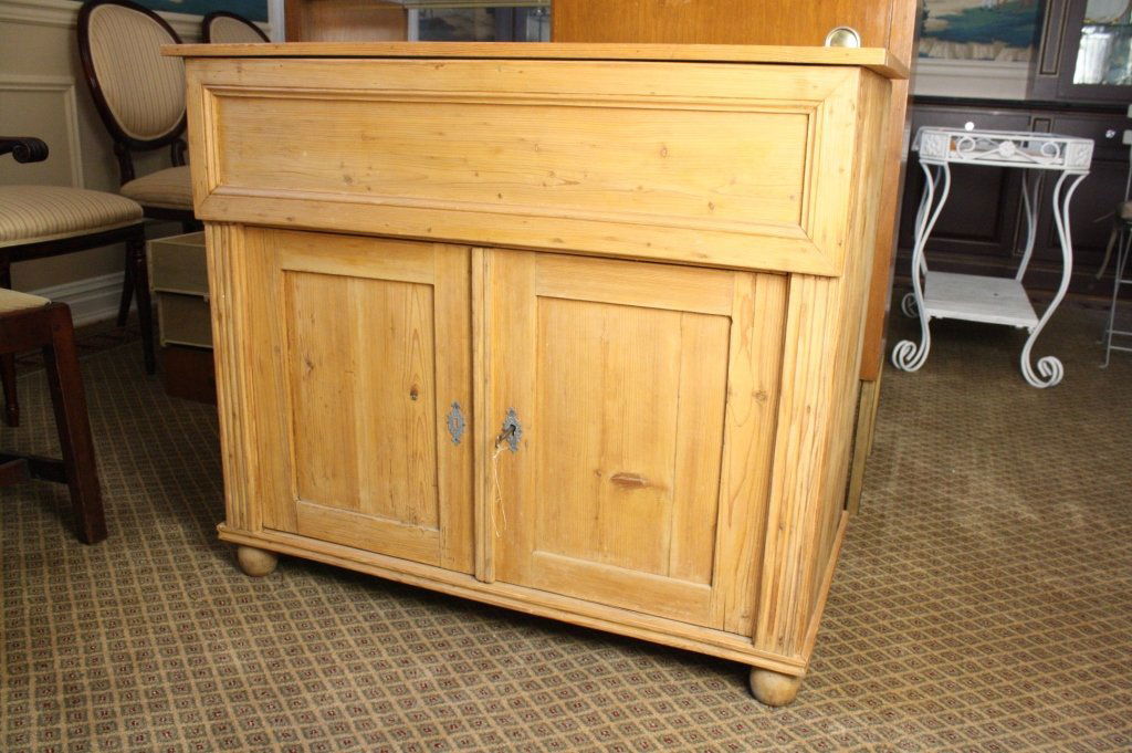 Lite Pine double door cabinet (1 of 10)