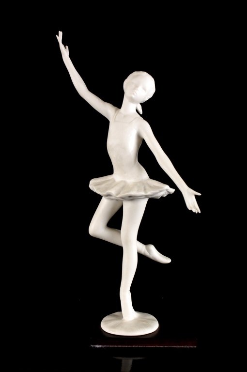 CYBIS Signed porcelain Ballerina sculpture: Delicate and detailed. in excellent condition Cybis Signed figure of Ballerina. Measures 11 inches high