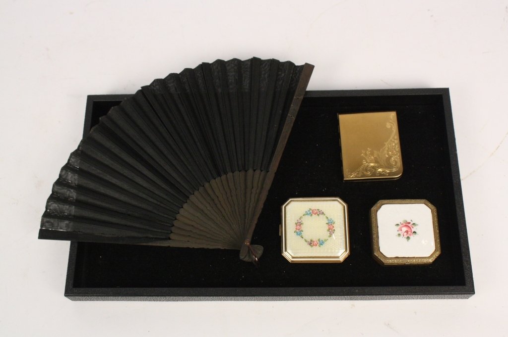 Vintage Ladies Black Fan and Compacts (1 of 3)