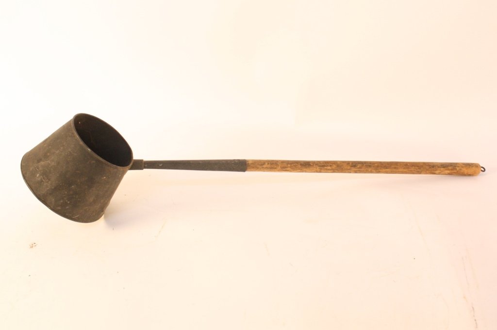 Antique Long Handled kitchen cooking pot (1 of 4)