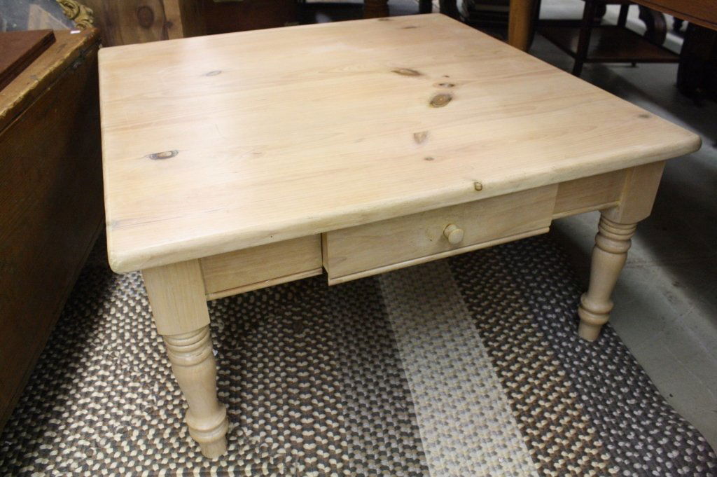 Vintage Pine Coffee Table w. Drawer (1 of 5)