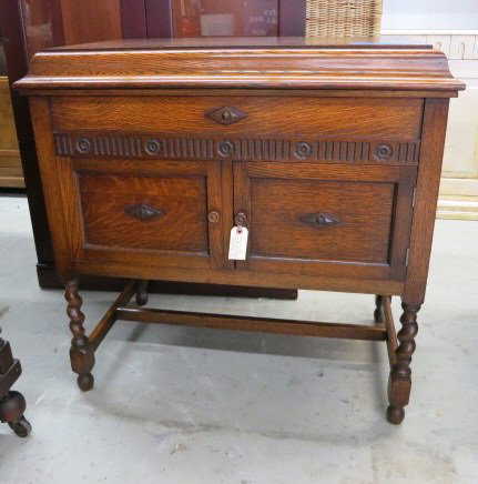 Antique GILBERT Oak Phonograph Cabinet - Antique GILBERT Oak Phonograph Cabinet