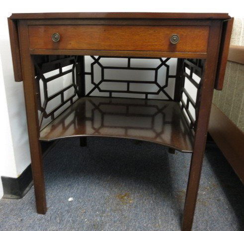 Vintage Mahogany Drop Leaf Table c. 1940s/1950s (1 of 8)