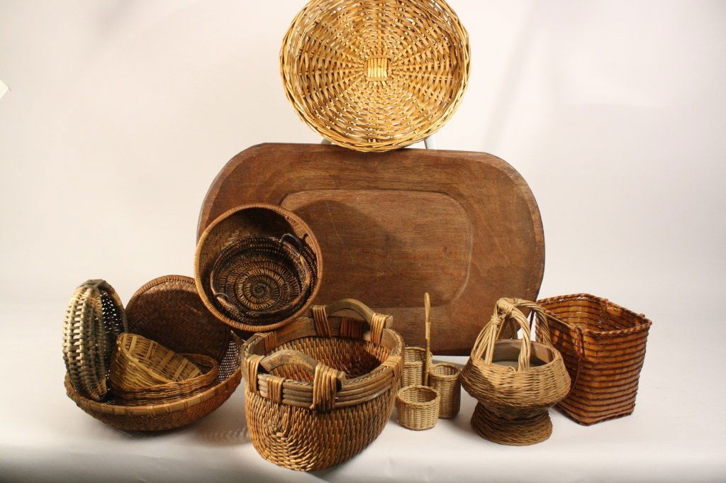 Group Lot of Assorted Table Items (1 of 5)