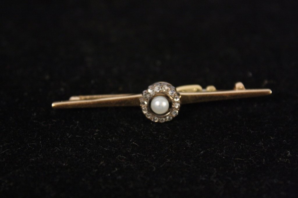 Victorian Gold Old Mine Cut Diamond Bar Pin (1 of 3)