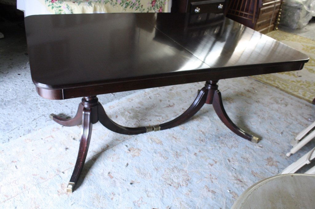 Antique Chippendale Style Mahogany Table w Leaves (1 of 10)