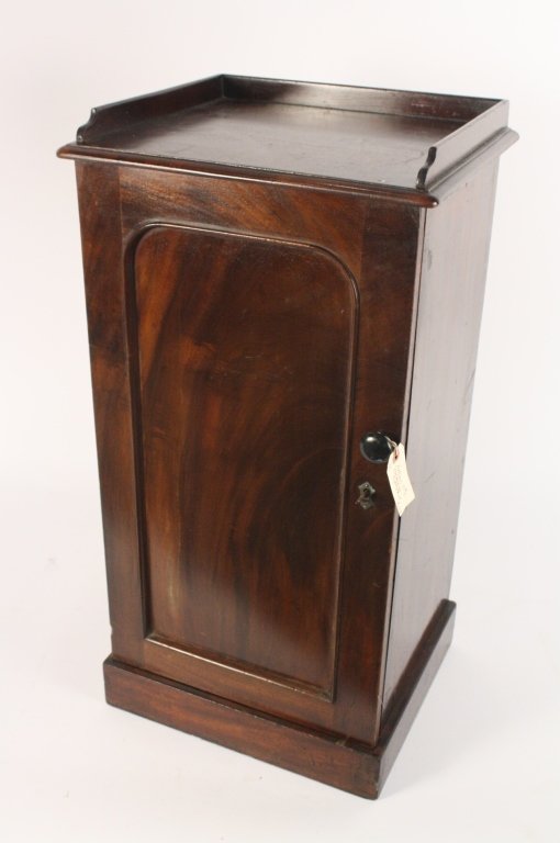 Antique 19th c Mahogany Nightstand (1 of 5)