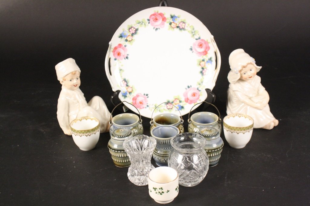 Group lot table article collectibles porcelains (1 of 9)