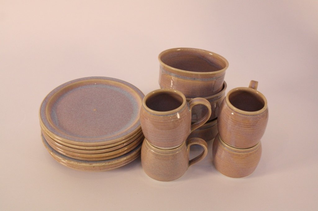 Vintage Signed Fifteen Piece Ceramic Set (1 of 3)