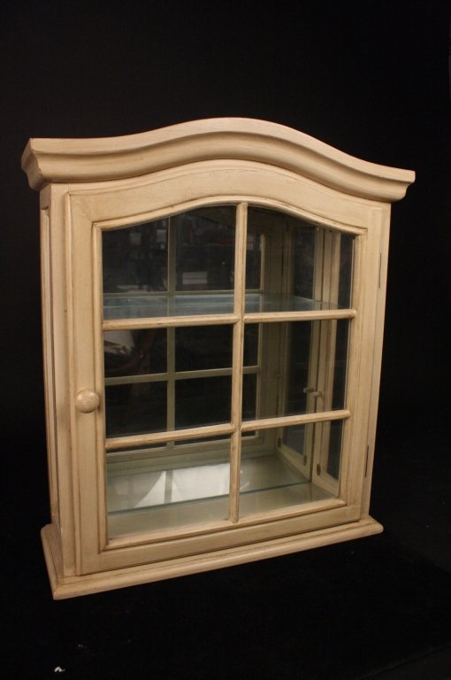 THE BOMBAY COMPANY Country Style Display Cabinet (1 of 7)