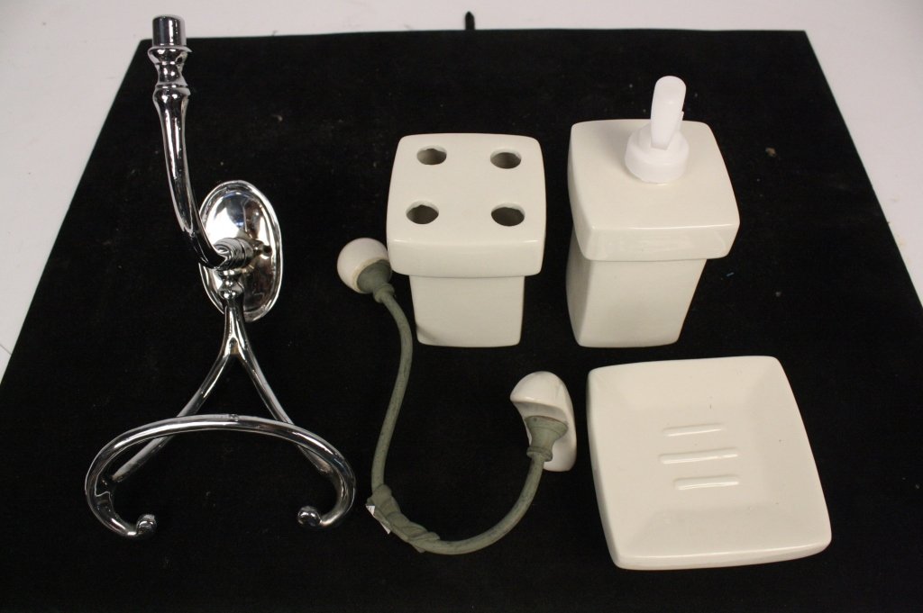 Group lot 5 Vintage bathroom accessories (1 of 5)