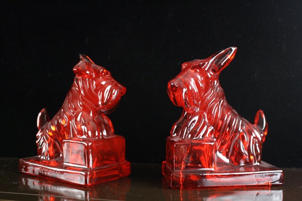 Pair Red Vintage Glass Scottie Dogs Book ends (1 of 5)