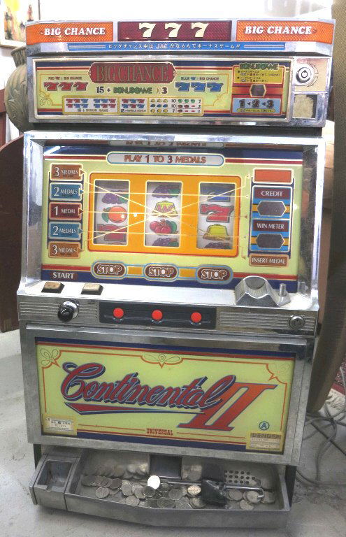 Vintage Working Slot Machine (1 of 10)