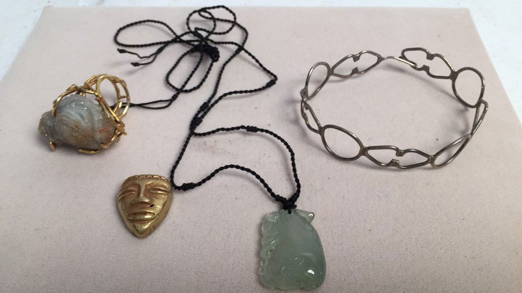 4 Pieces Costume Jewelry (1 of 6)