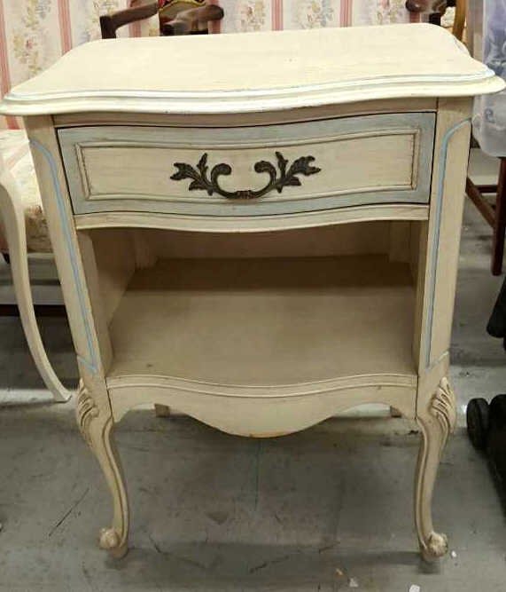 Country Style End Table (1 of 6)