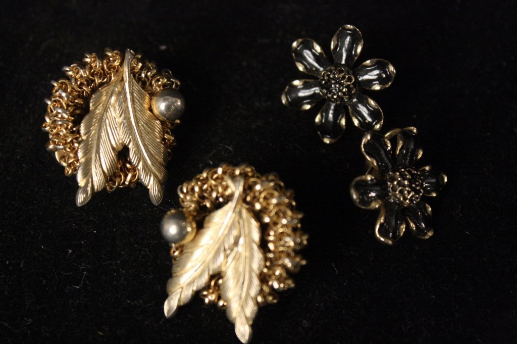 2 WEISS and HOBE Vintage Earrings (1 of 4)