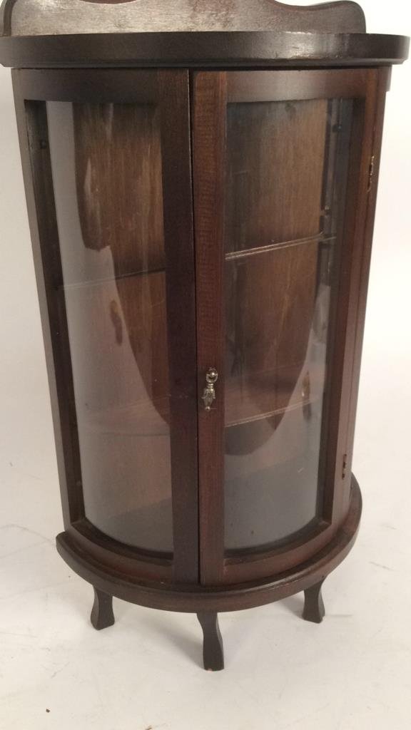 Vintage table top vitrine (1 of 7)