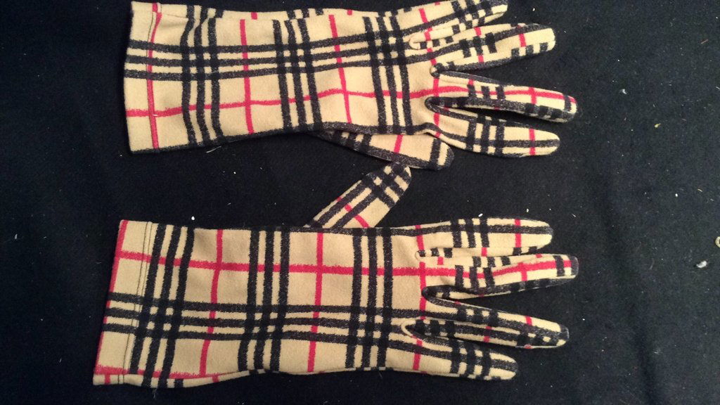 Made in Italy Glove Burberry Plaid (1 of 7)
