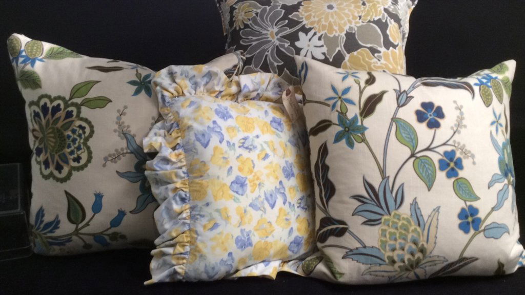 4 Designer Throw Pillows (1 of 8)