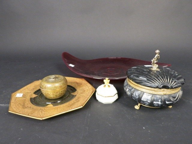 Group Lot Decorative Glass and Table Articles (1 of 9)