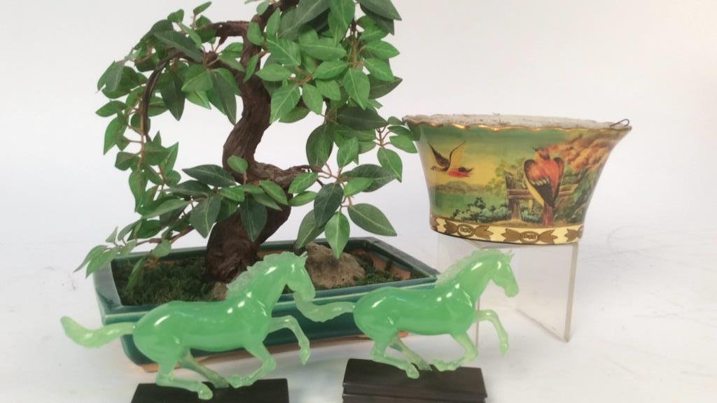 Unusual Green Desk Articles (1 of 10)