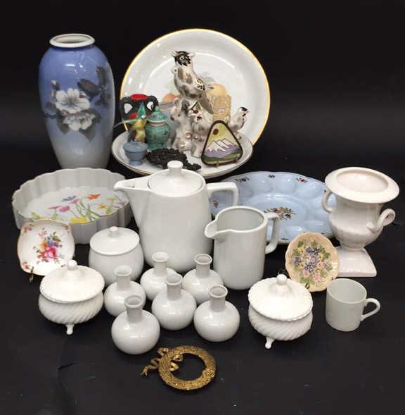 Group lot Bud Vases & Assorted table items: Miscellaneous group lot collectibles, serving pieces including, deviled egg dish and raised cake plate. Royal Copenhagen, day Lily fine bone china signed Seymour Mann inc.