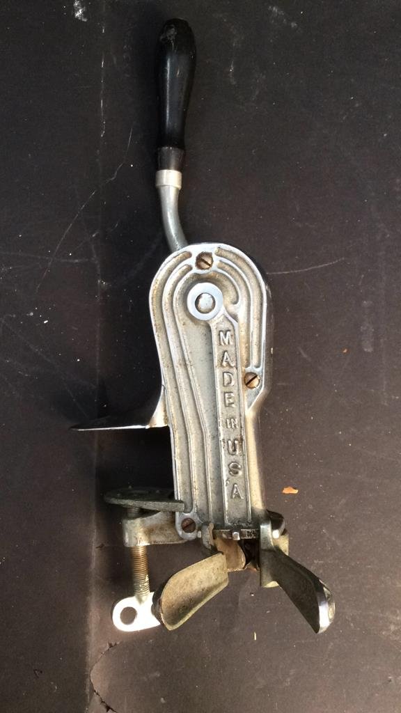 Antique Iron bottle opener (1 of 9)