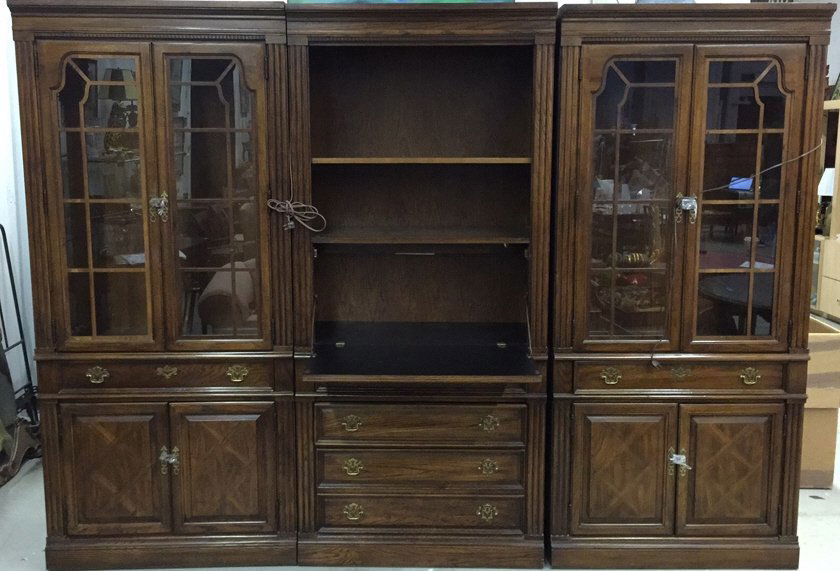 THOMSAVILLE Continental Wall Unit and Bar (1 of 9)